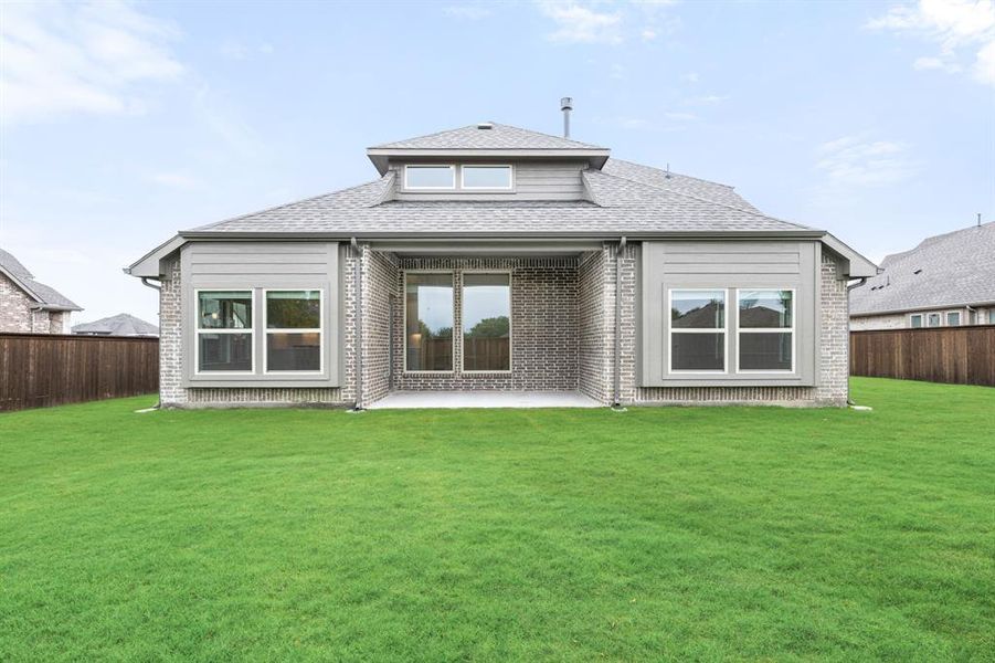 Exterior details and patio area of a home in Terracina, Rockwall (Image 4).
