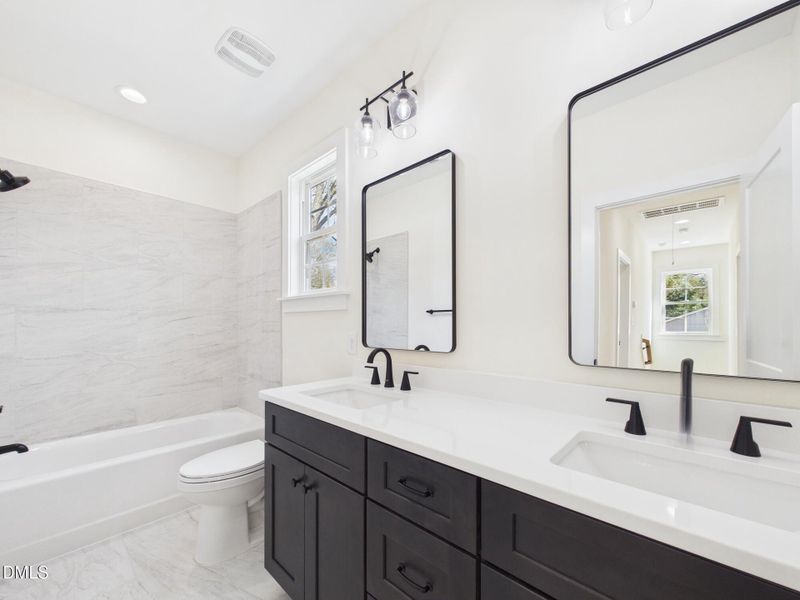 CAM01608G0-PR0128-STILL052