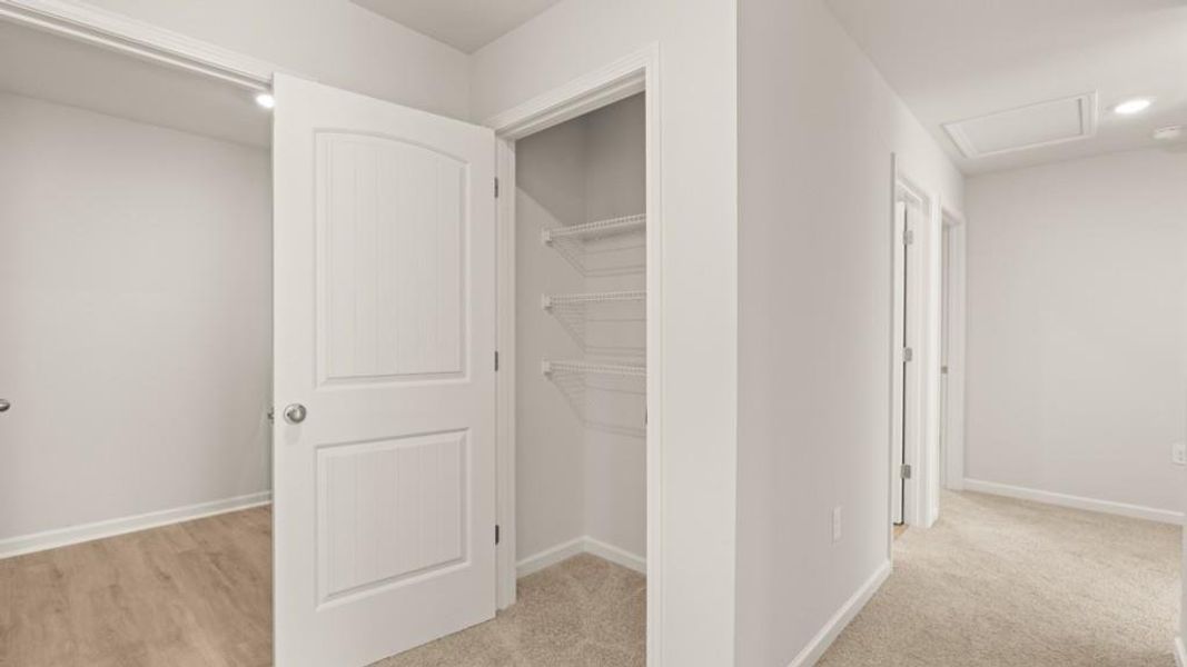 Spacious, unfurnished interior of a new home in Rolling Meadows, Jasper (Image 26).