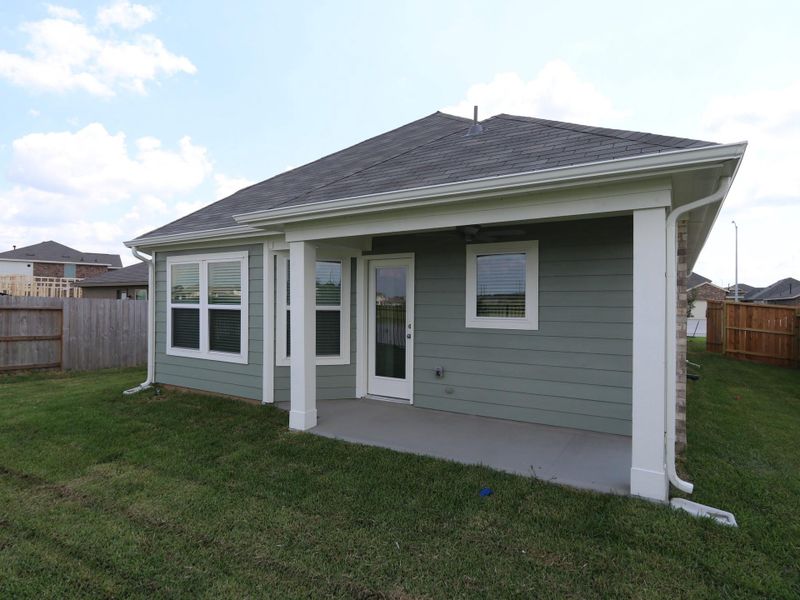 Front exterior of a new home in Miller's Pond, Rosenberg, TX, highlighting curb appeal (Image 11). Front exterior of a new home in Miller's Pond, Rosenberg, TX, highlighting curb appeal (Image 11).