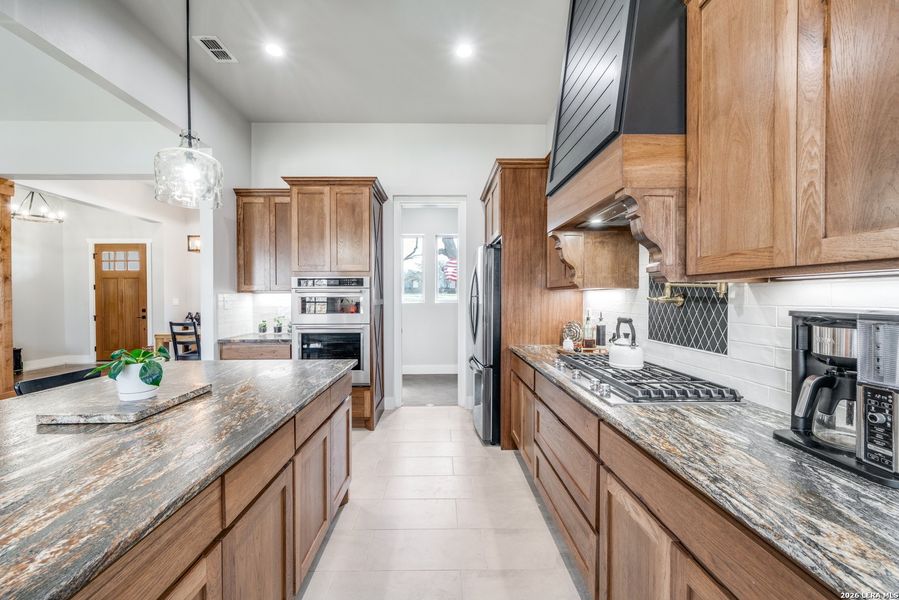 Furnished interior view inside a new home in , La Vernia (Image 10).