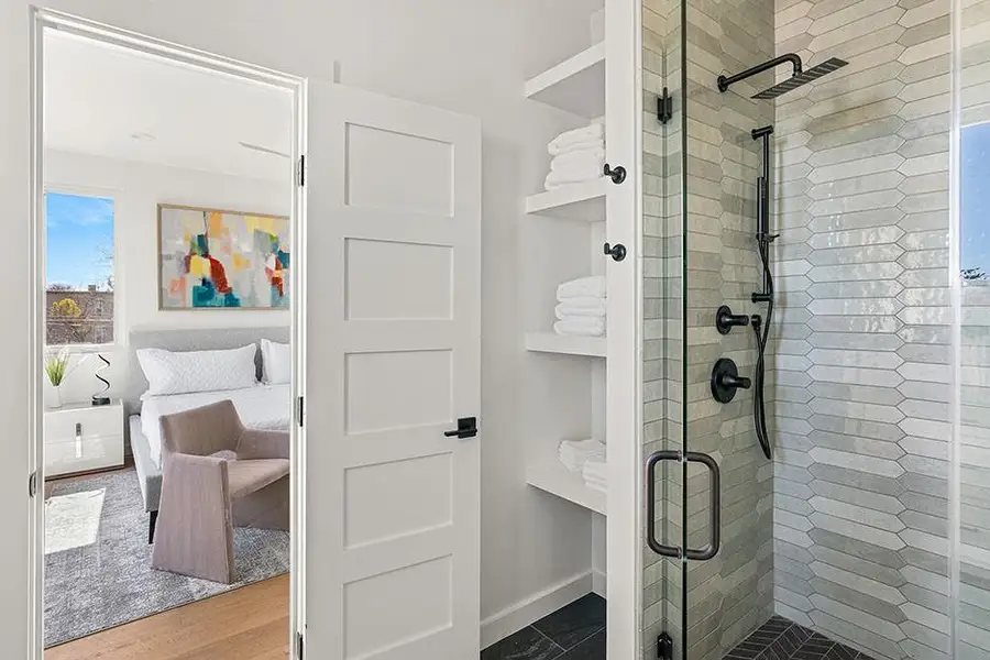 Image 40 of a home in .