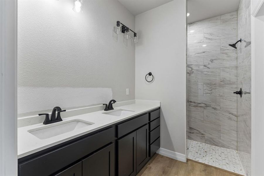 Furnished interior view inside a new home in , Killeen (Image 10).