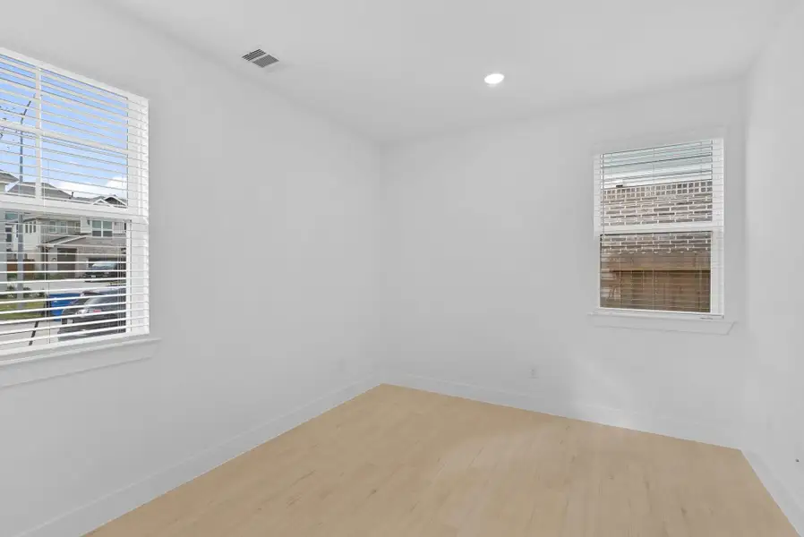 Spacious, unfurnished interior of a new home in Balmoral, Humble (Image 19).