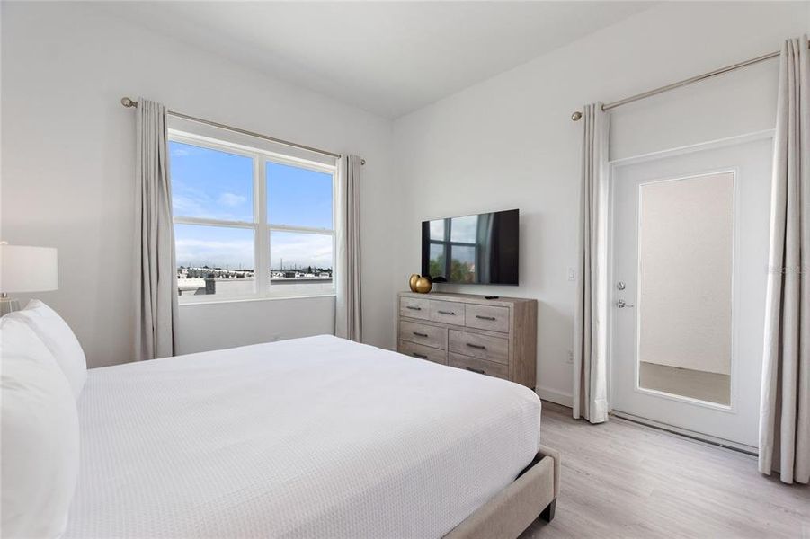 Furnished interior view inside a new home in , Davenport (Image 44).