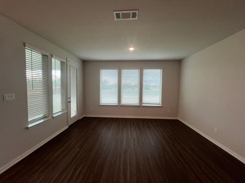 Spacious, unfurnished interior of a new home in Oak Valley, Oak Ridge (Image 13).