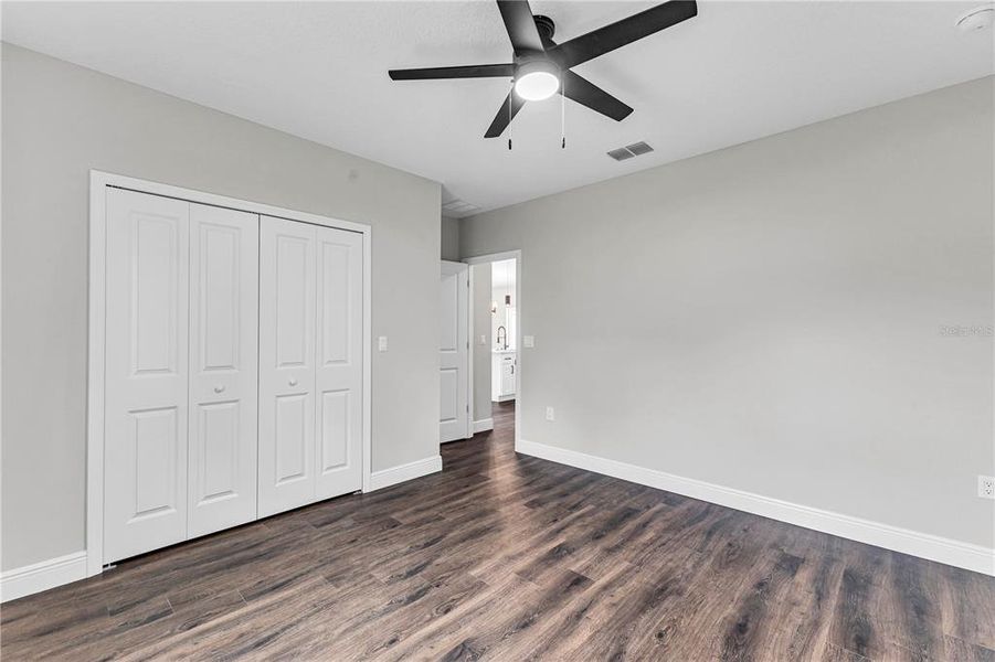 Spacious, unfurnished interior of a new home in , Deland (Image 18).