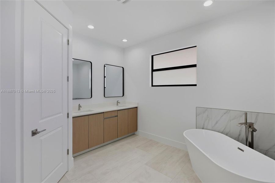 Furnished interior view inside a new home in , Cape Coral (Image 5). Furnished interior view inside a new home in , Cape Coral (Image 5).