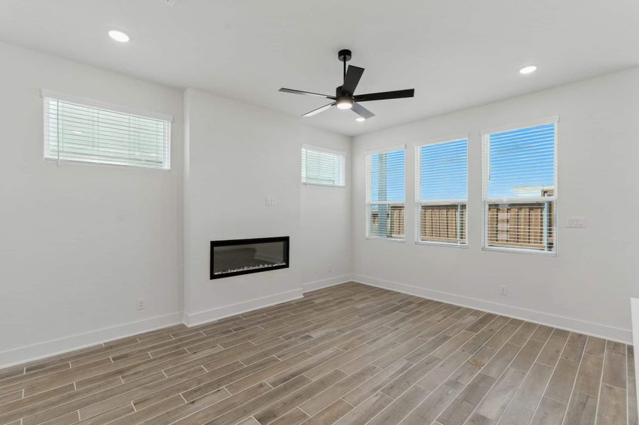 Spacious, unfurnished interior of a new home in Rose Hill, San Antonio (Image 11).