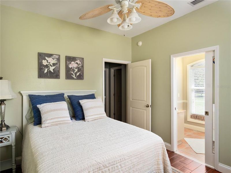 Furnished interior view inside a new home in , Ocklawaha (Image 15).