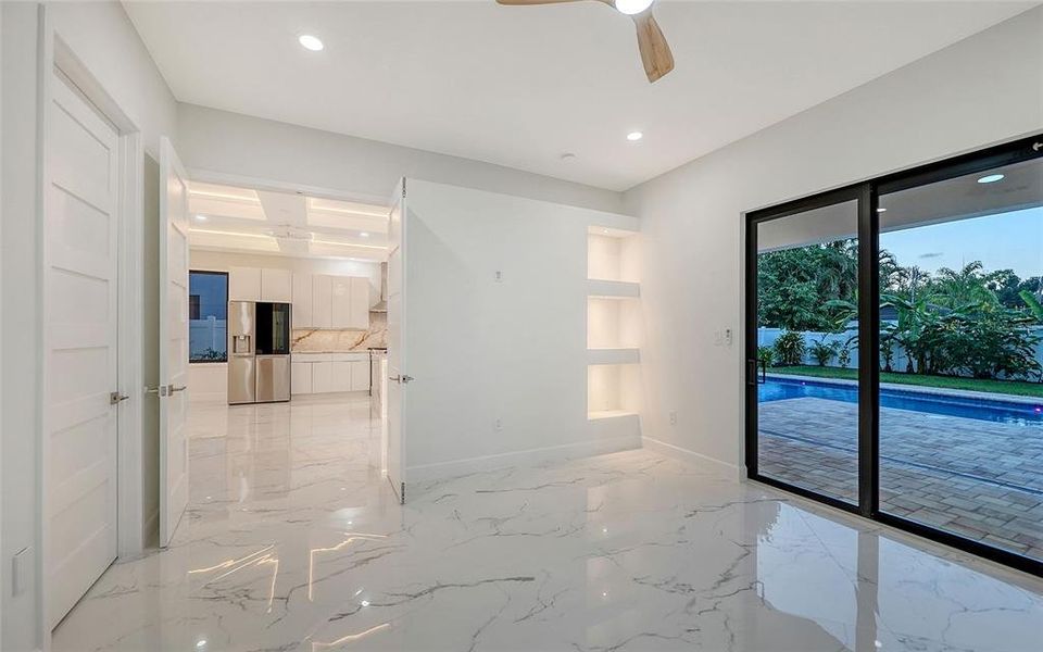 Spacious, unfurnished interior of a new home in , Sarasota (Image 24).