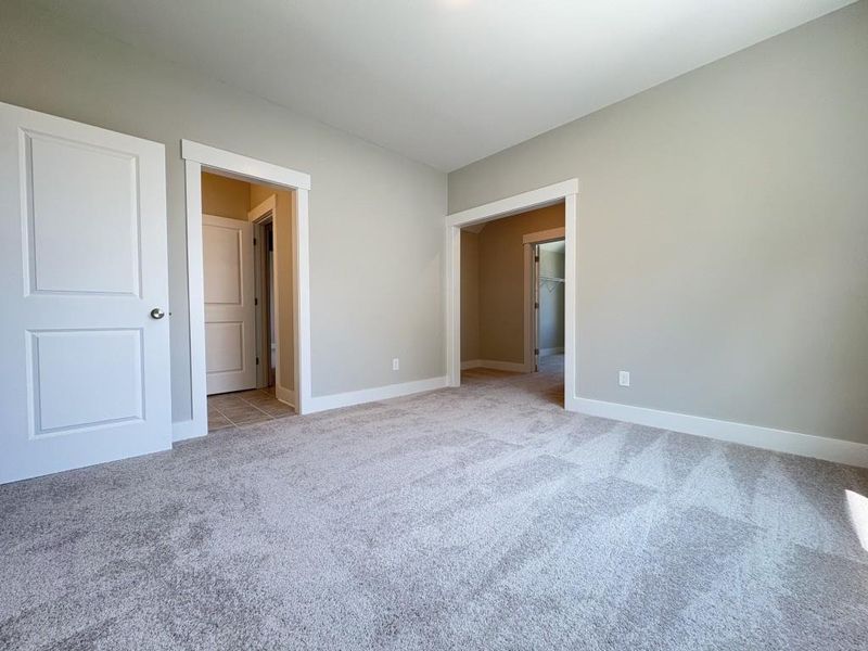 Spacious, unfurnished interior of a new home in Arden on Lanier, Cumming (Image 25).