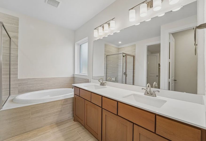 Homesite 2404 Primary Bath - 9 of 19