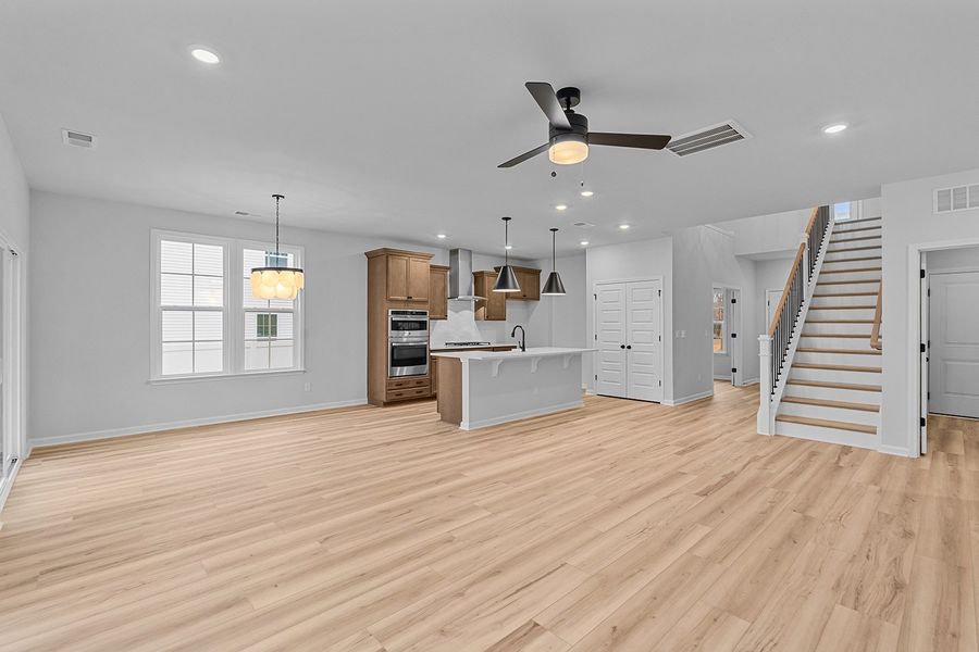 Spacious, unfurnished interior of a new home in Fieldstone, Lexington (Image 28).