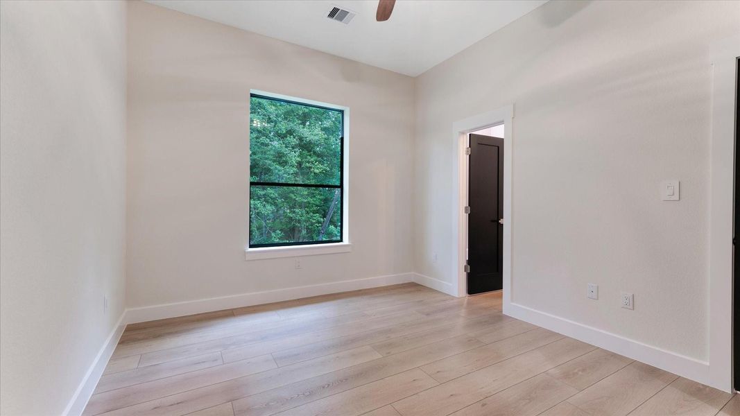 Spacious, unfurnished interior of a new home in , Conroe (Image 30).