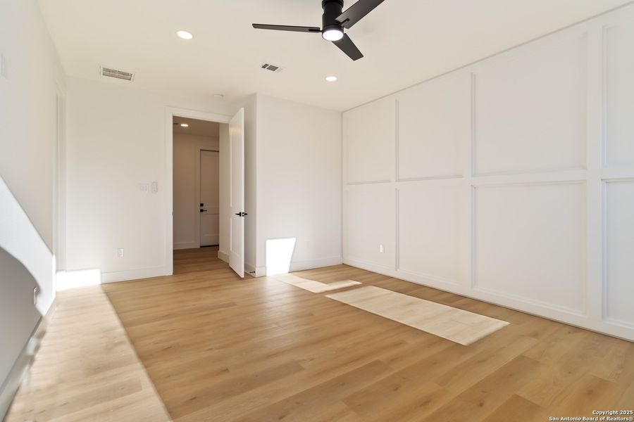 Spacious, unfurnished interior of a new home in , Blanco (Image 20).