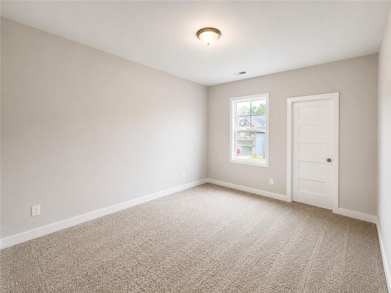 Spacious, unfurnished interior of a new home in Ponderosa Farms Estates, Gainesville (Image 25).