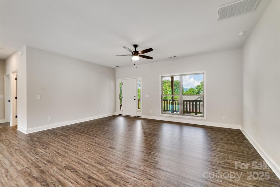 Spacious, unfurnished interior of a new home in , Franklin (Image 15).