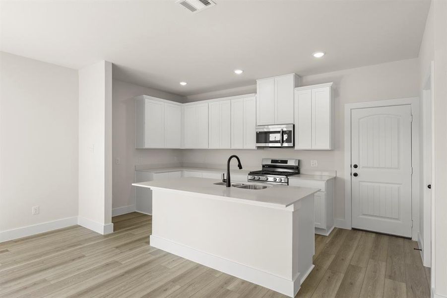 07. 2900 Woodbrook - Kitchen (2)