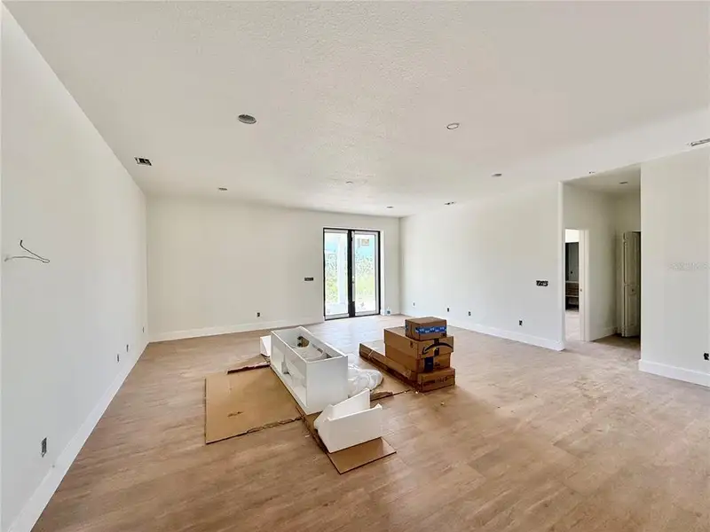 Spacious, unfurnished interior of a new home in , Port Charlotte (Image 12).