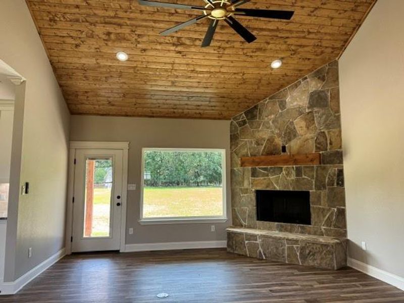 Spacious, unfurnished interior of a new home in , Yantis (Image 12).