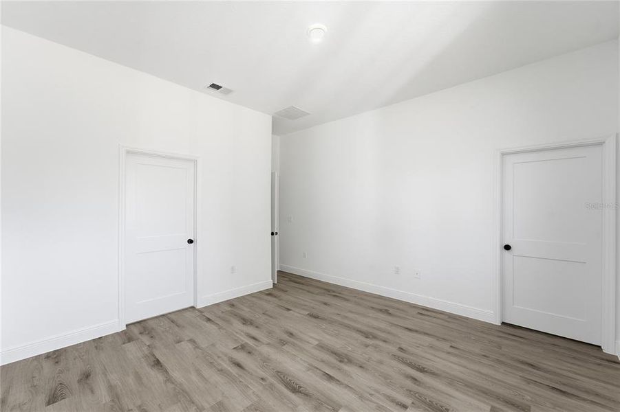 Spacious, unfurnished interior of a new home in , Ocala (Image 32).