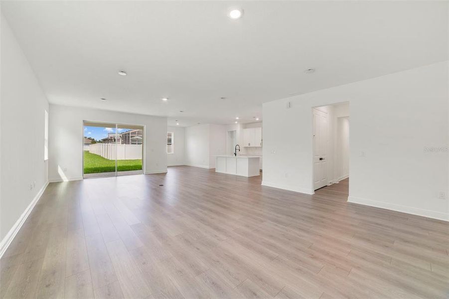 Spacious, unfurnished interior of a new home in Acuera Estates, Apopka (Image 20).