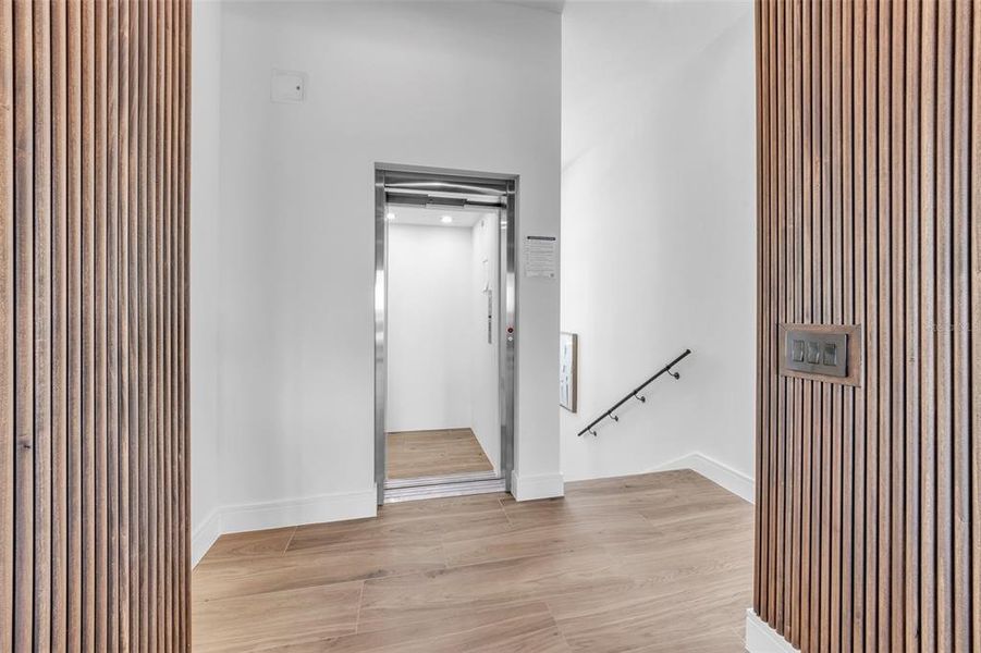 Spacious, unfurnished interior of a new home in , Anna Maria (Image 20).