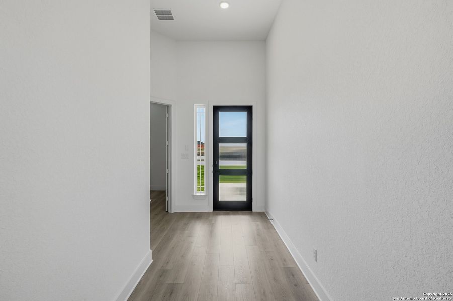 Spacious, unfurnished interior of a new home in Sienna Lakes, San Antonio (Image 24). Spacious, unfurnished interior of a new home in Sienna Lakes, San Antonio (Image 24).