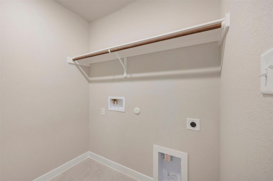Spacious, unfurnished interior of a new home in Willow Springs, Buda (Image 18).