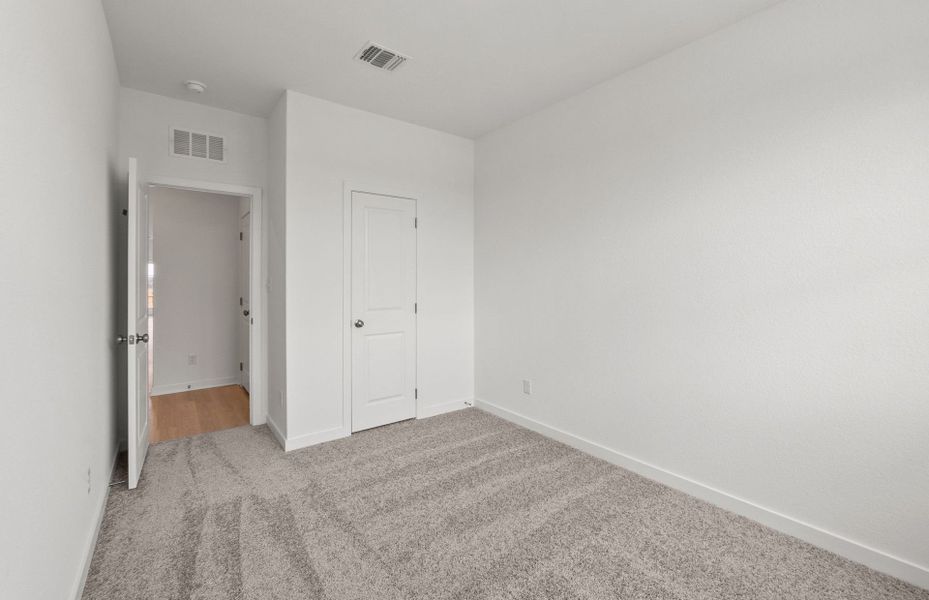 Spacious, unfurnished interior of a new home in Larson Crossing, Elgin (Image 31).