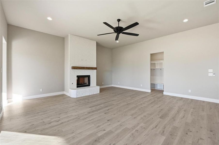 Spacious, unfurnished interior of a new home in Coyote Crossing, Godley (Image 21).