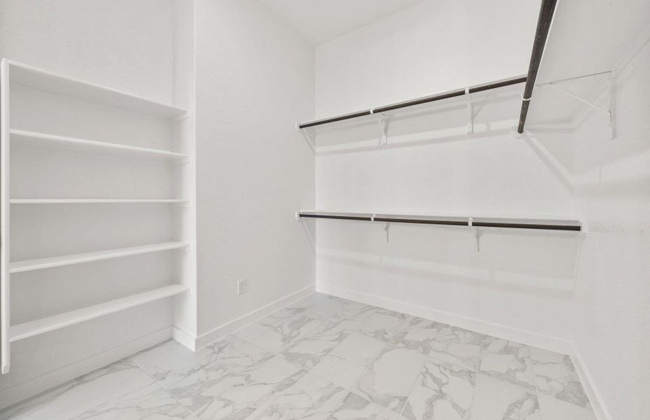 Spacious, unfurnished interior of a new home in 6 Creeks, Kyle (Image 11).