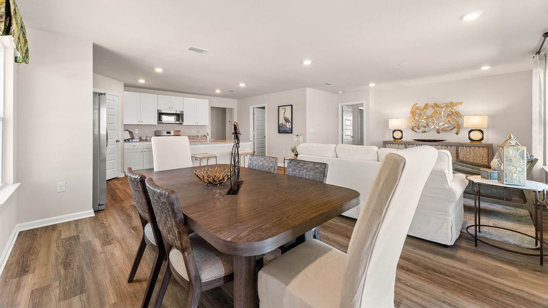 Furnished interior view inside a new home in Liberty, Panama City (Image 15).