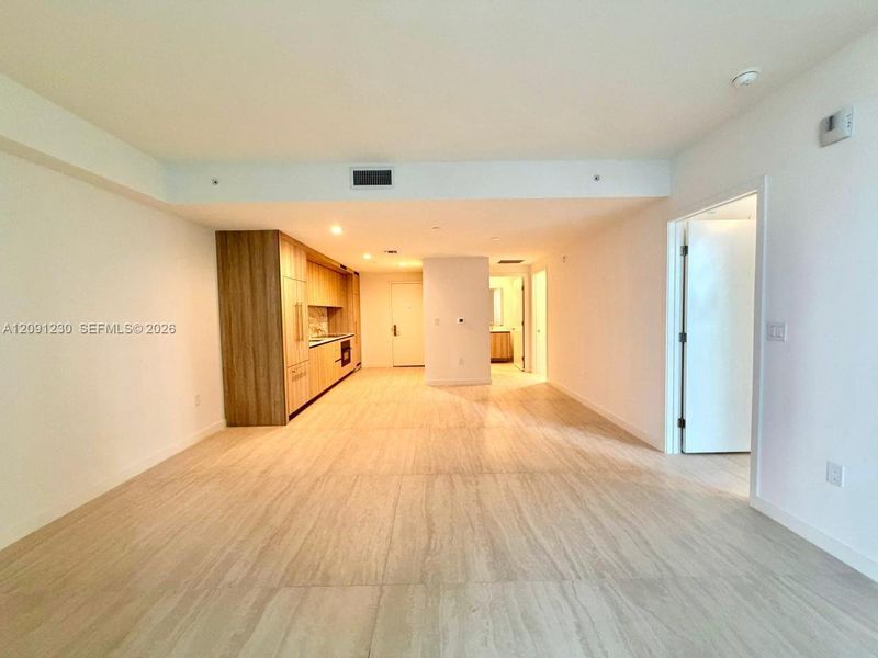 Spacious, unfurnished interior of a new home in , Miami (Image 18).