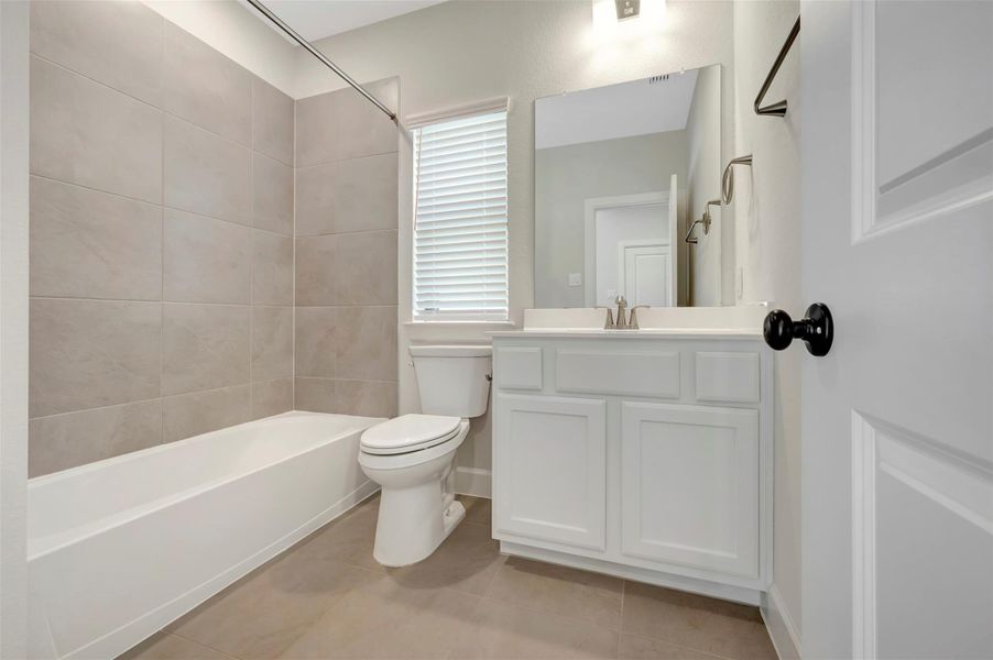 Furnished interior view inside a new home in Indigo 35’ Homesites, Richmond (Image 12).