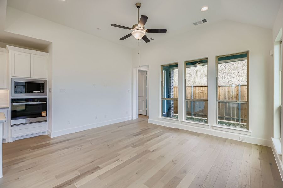 3533 Kings Court - Living Area