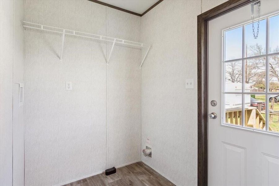 Spacious, unfurnished interior of a new home in , Mexia (Image 16).