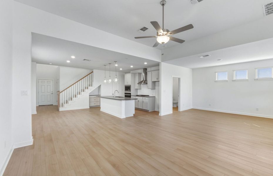 Spacious, unfurnished interior of a new home in Santa Rita Ranch, Liberty Hill (Image 37).