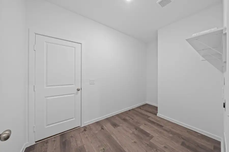 Spacious, unfurnished interior of a new home in , Conroe (Image 4).