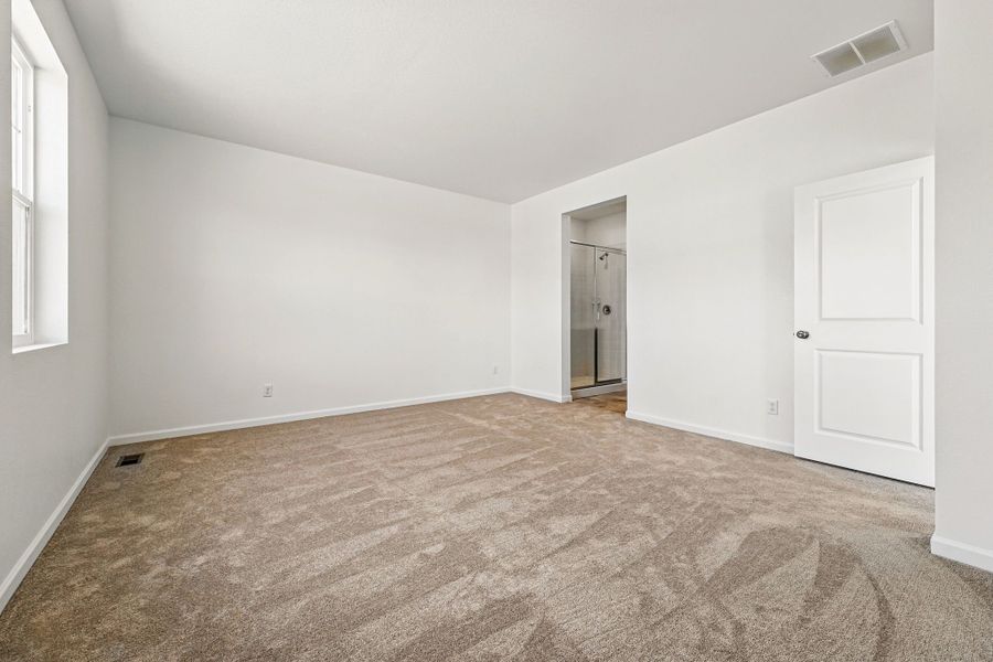 Representative unfurnished interior of a home built from the The Castlewood by Taylor Morrison in The Aurora Highlands Landmark Collection, Aurora (Image 27).