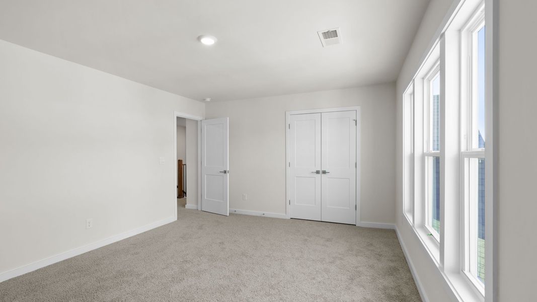 Spacious, unfurnished interior of a new home in Hemlock, Williamston (Image 29).