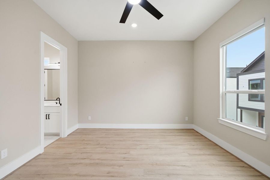 Spacious, unfurnished interior of a new home in , Houston (Image 34).