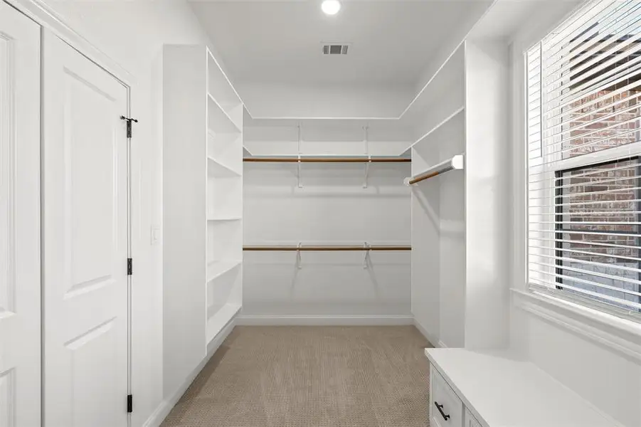 Image 33 of a home in .