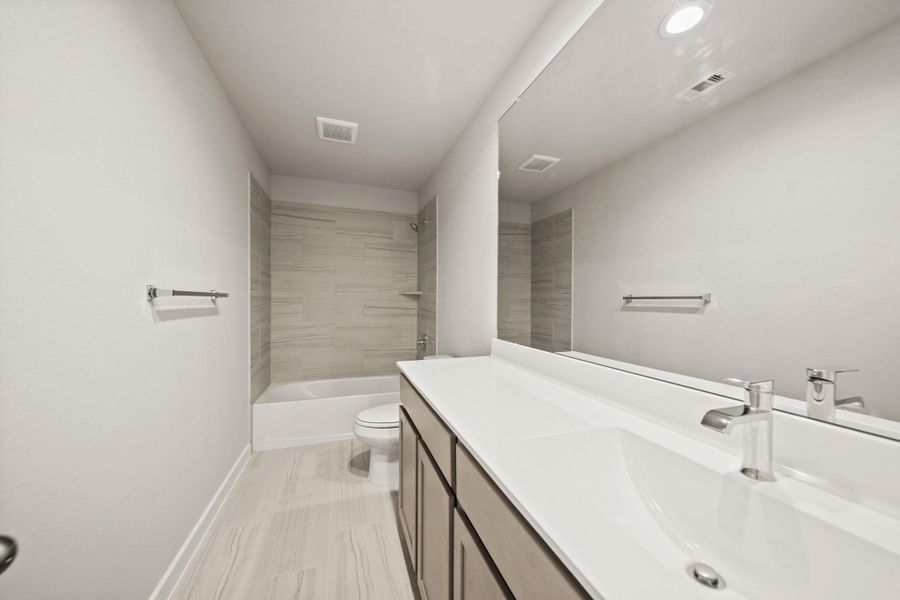 Furnished interior view inside a new home in Beacon Hill, Waller (Image 8). Furnished interior view inside a new home in Beacon Hill, Waller (Image 8).