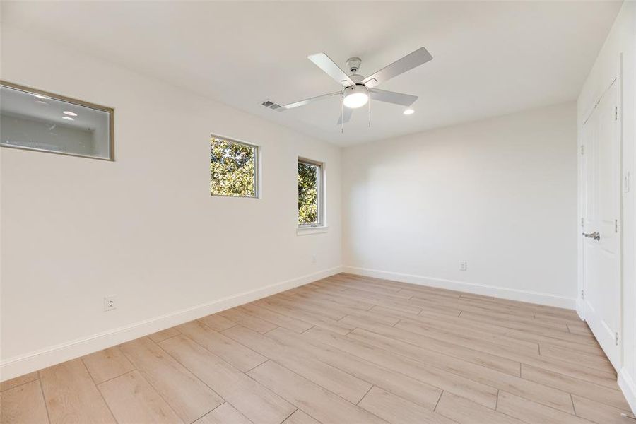 Spacious, unfurnished interior of a new home in , Dallas (Image 29).
