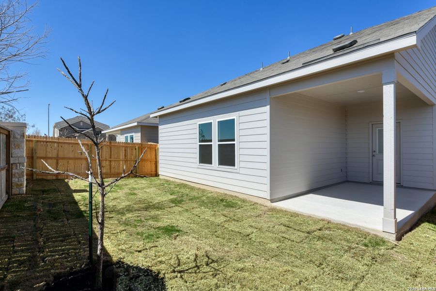 Exterior details and patio area of a home in Hennersby Hollow, San Antonio (Image 20).