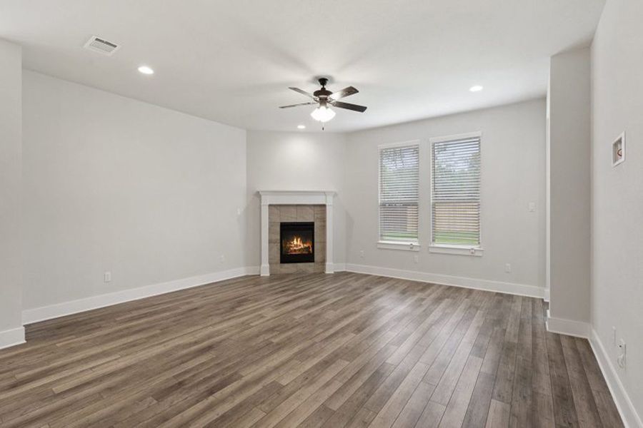 Representative unfurnished interior of a home built from the Greenbriar by Pacesetter Homes in Orchard Ridge, Liberty Hill (Image 38). Representative unfurnished interior of a home built from the Greenbriar by Pacesetter Homes in Orchard Ridge, Liberty Hill (Image 38).
