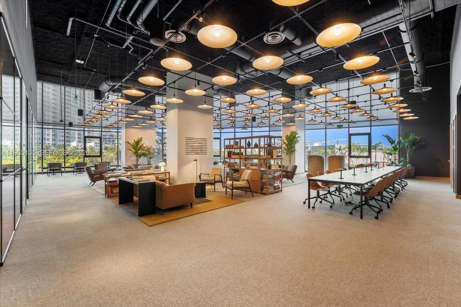 Community amenities in , Miami Beach (Image 50).