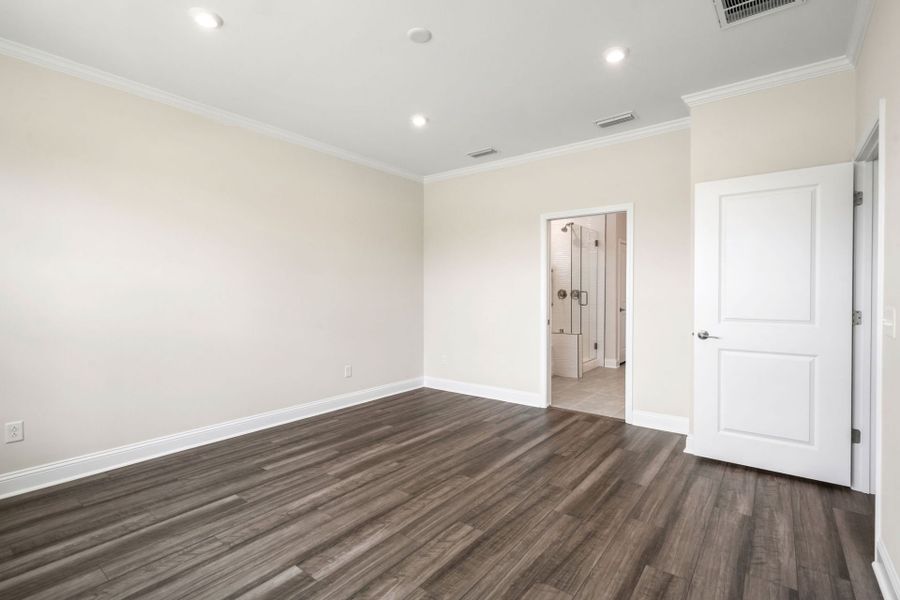 Spacious, unfurnished interior of a new home in Del Webb Savannah at Heartwood, Richmond Hill (Image 24).